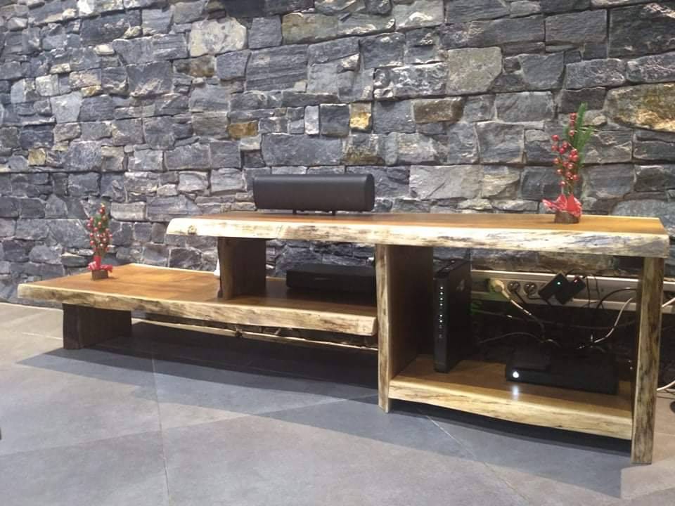 Mobilier en bois à La possession